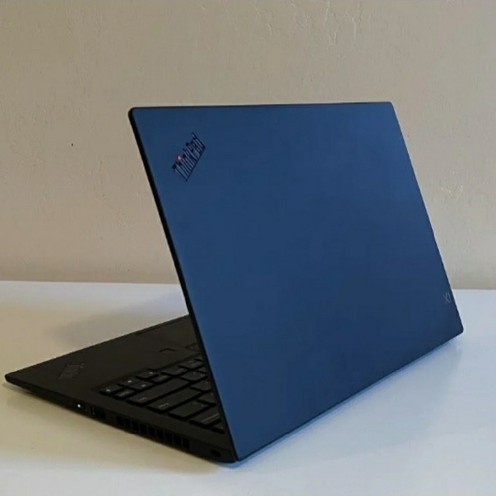 Lenovo ThinkPad X1 Carbon (7th Gen) Laptop X1C7 - feather light ultrabook